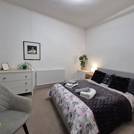 Stylish And Bright Flat In London N8 Turnpike Lane - Piccadilly Line Apartment Екстериор снимка
