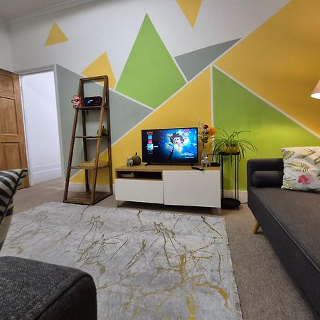Stylish And Bright Flat In London N8 Turnpike Lane - Piccadilly Line Apartment Екстериор снимка