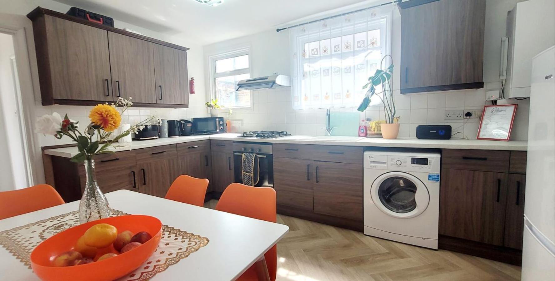 Stylish And Bright Flat In London N8 Turnpike Lane - Piccadilly Line Apartment Екстериор снимка