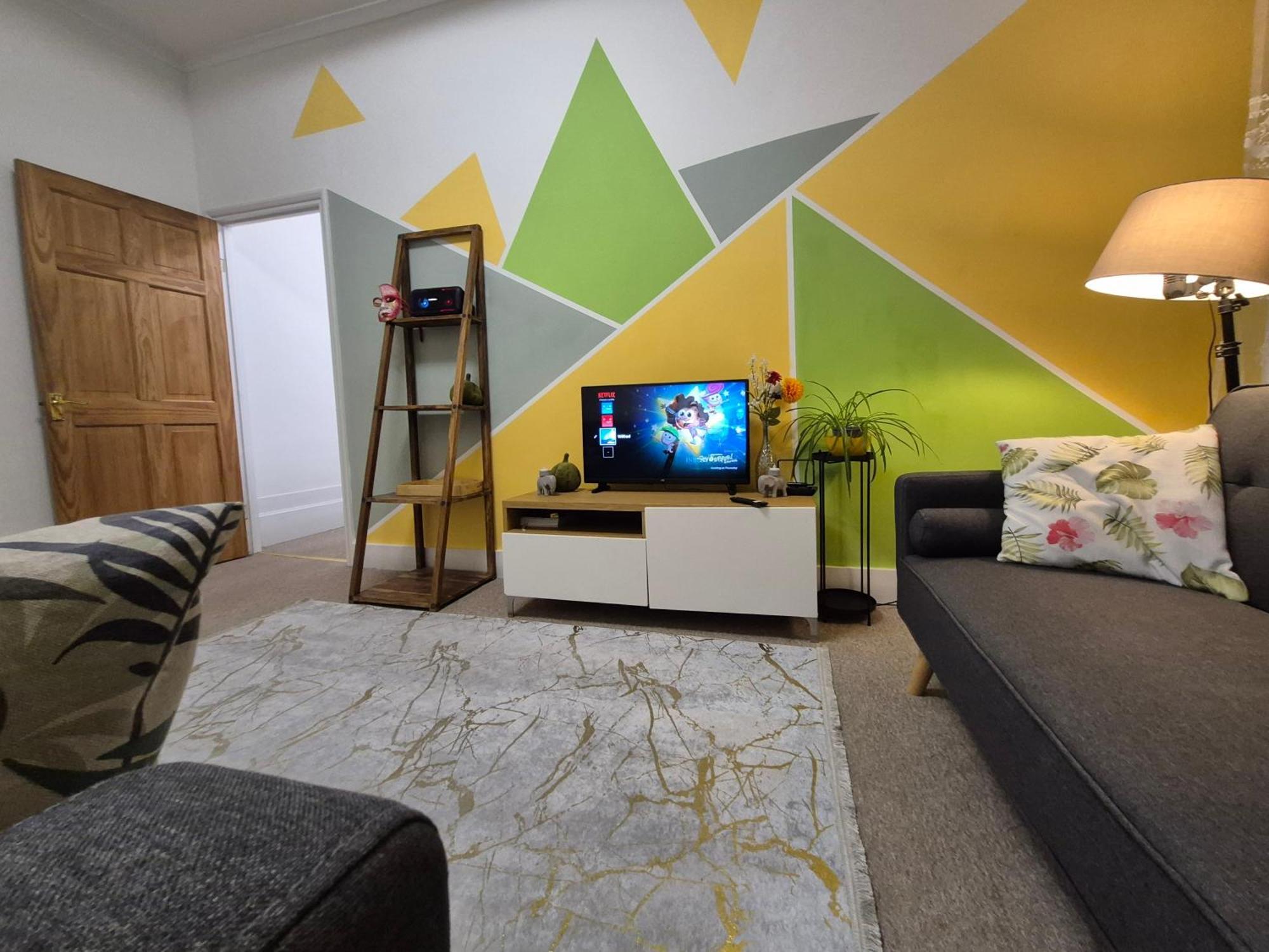Stylish And Bright Flat In London N8 Turnpike Lane - Piccadilly Line Apartment Екстериор снимка