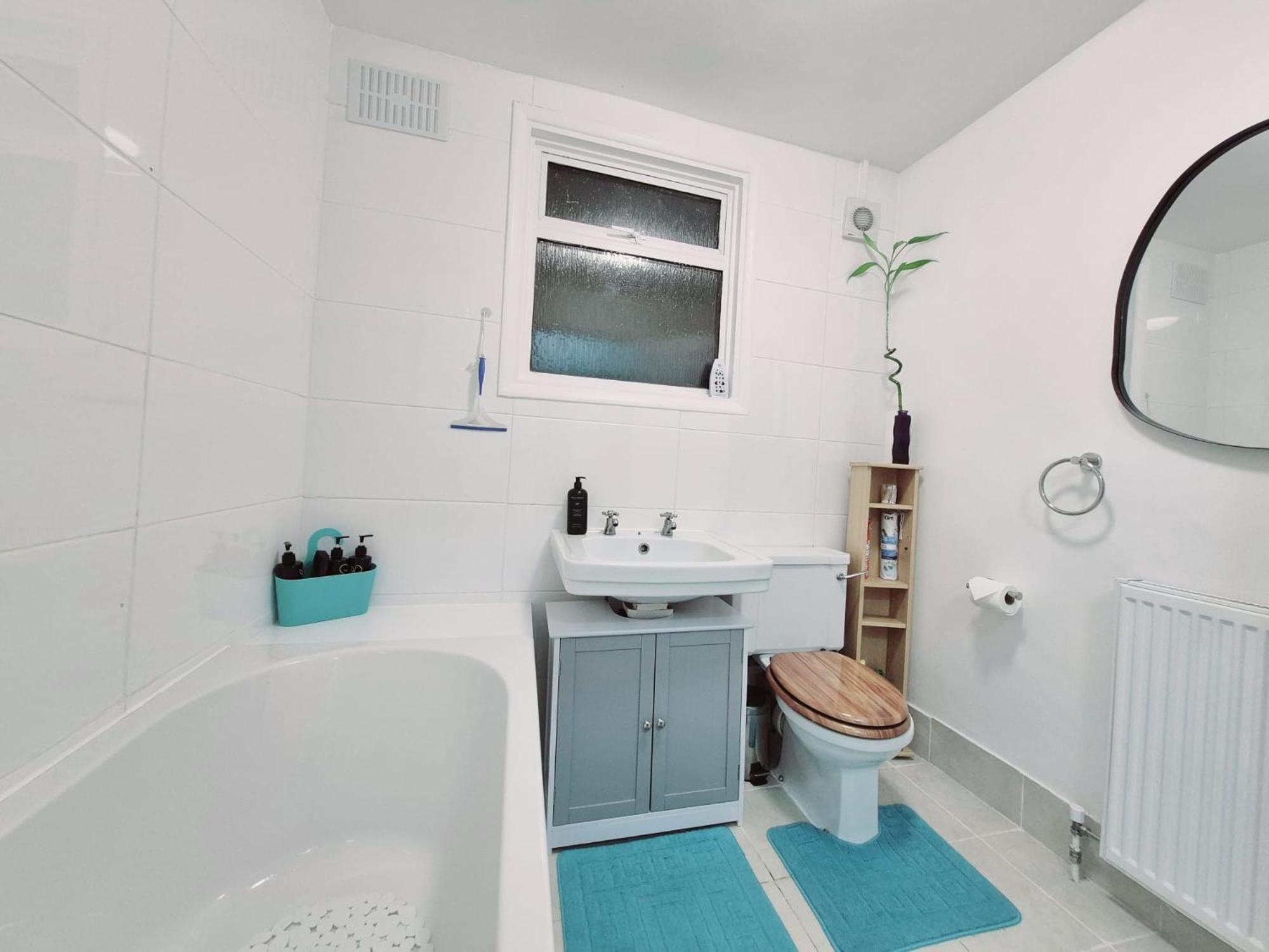 Stylish And Bright Flat In London N8 Turnpike Lane - Piccadilly Line Apartment Екстериор снимка